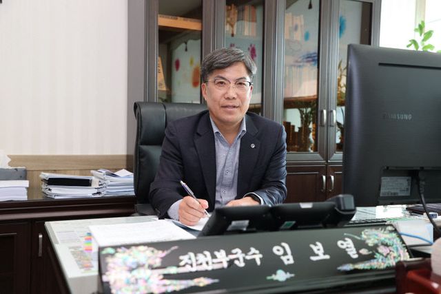 임보열 집무실 근무 사진