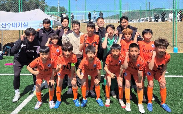 논산동성초 축구부 우승 사진
