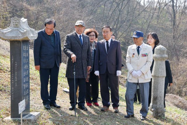 보도 2) 묘소참배(1)