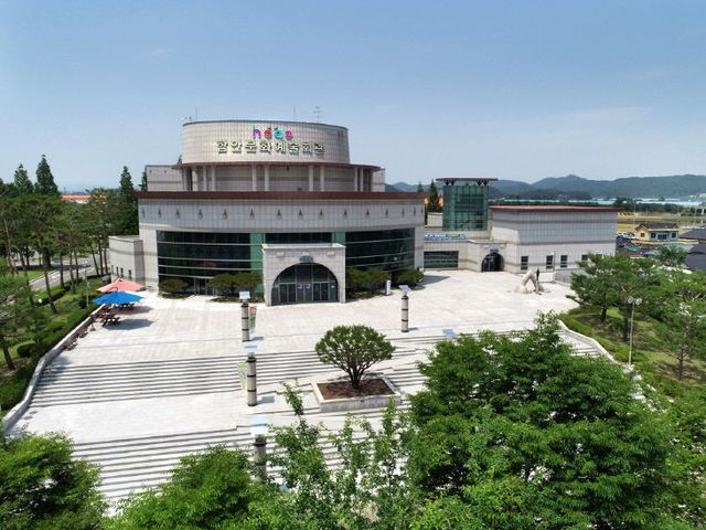 함안문화예술회관 전경
