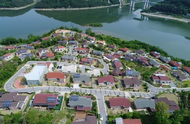 보도 2) 단성 뉴타운 태양광 에너지 설치 사진