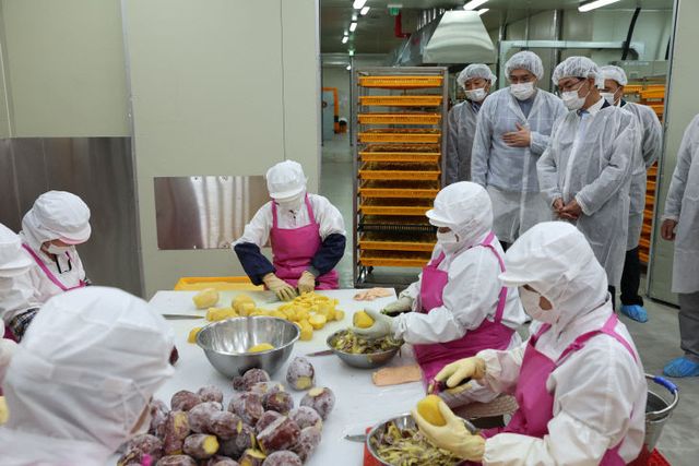 근로자의 날, 지역 기업 및 대중교통 근로자 격려 5