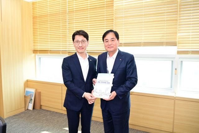 배낙호 김천시장과 송언석 국회의원, 인적네트워크