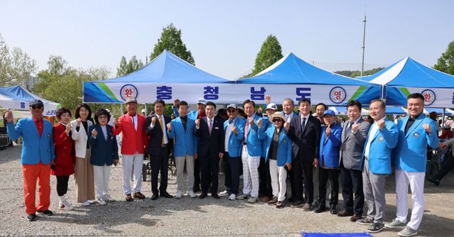 (충남도, 계룡시 파크골프 관계자 단체사진)