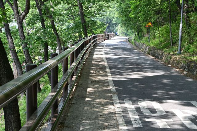 진주시, ‘상봉동 산복도로 방호울타리’교체 완료 (3)