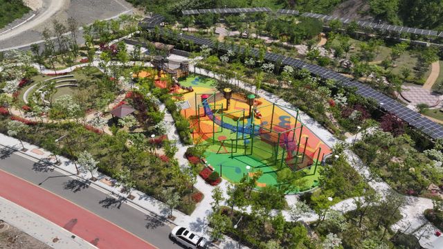 1. 영동 레인보우 힐링숲 ‘모험 놀이터’ 개장(1)