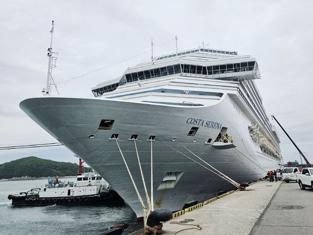 1. ②19일 서산 대산항에 입항한 코스타세레나호