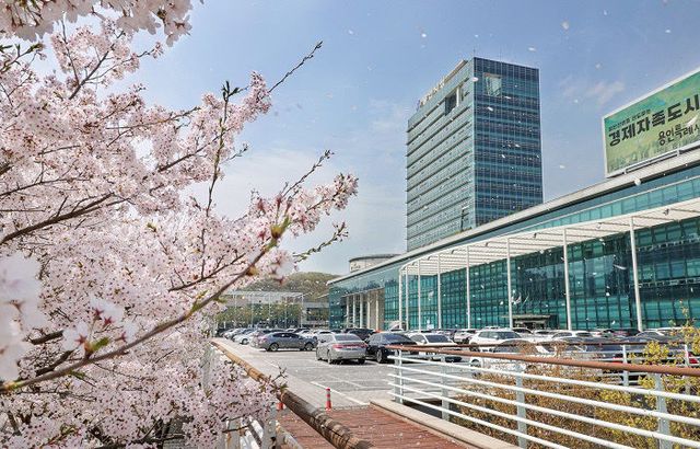 1. 용인특례시청 전경