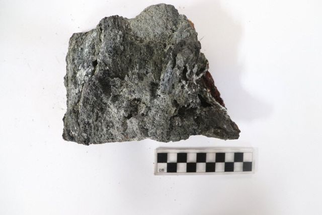 붙임 1 남극 중앙해령에서 채집한 열수광석 1