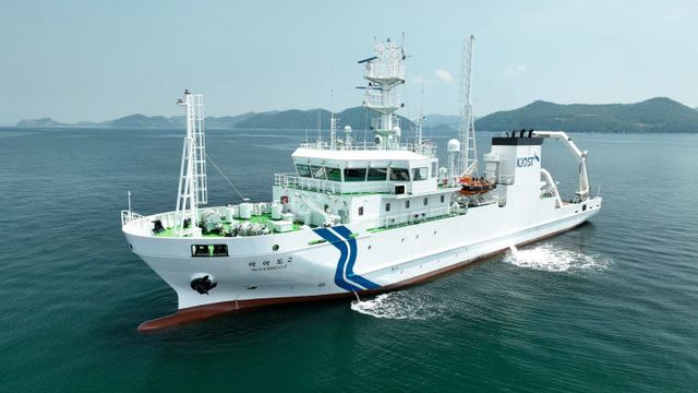 시험운항 중인 ‘이어도2호’