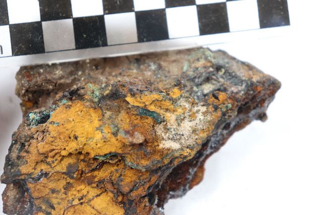 붙임 1 남극 중앙해령에서 채집한 열수광석 2