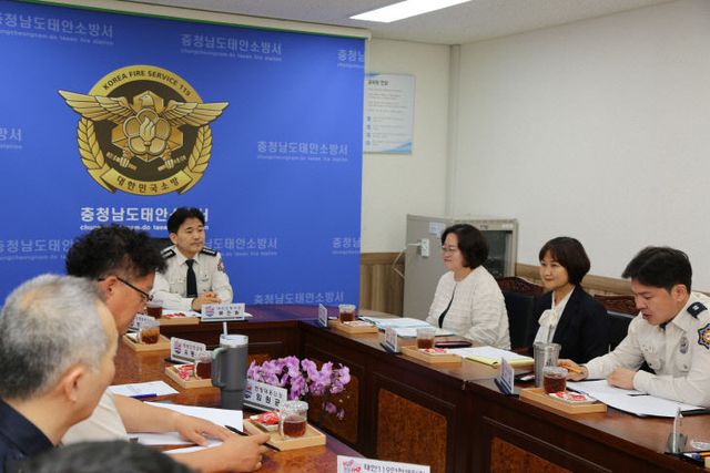 ‘찾아가는 상담실’ 간담회를 실시하고 있는 사진