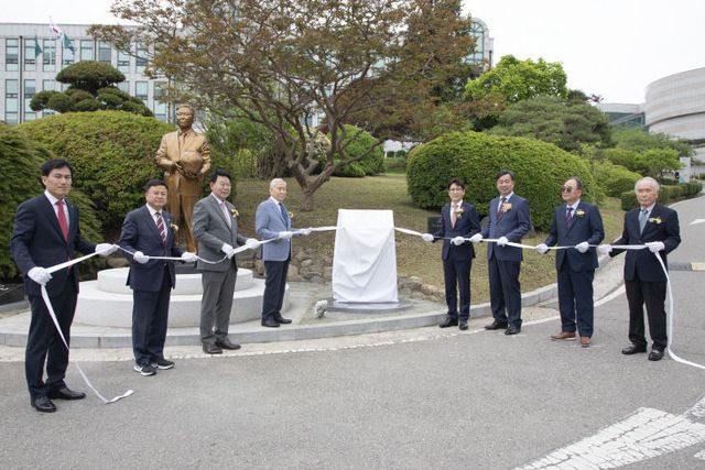 사본 -설립자 고 태촌 이병하 박사 동상 표지석 제막식
