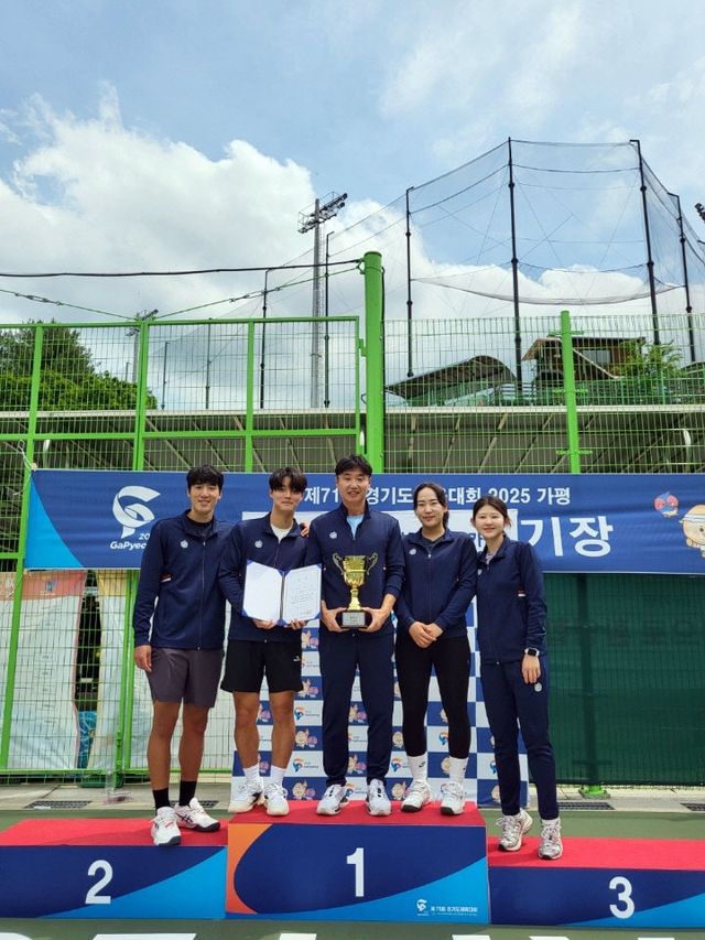 제71회 경기도체육대회 테니스 종목 준우승-왼쪽부터 정영석 선