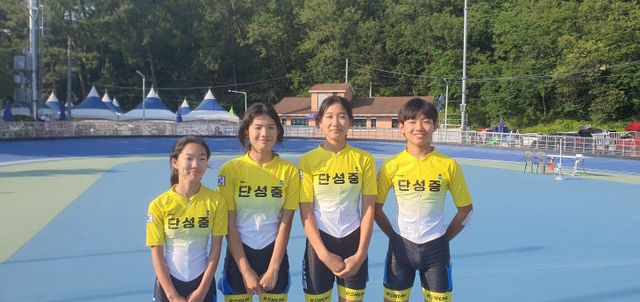 사진(단성중 롤러부-왼쪽부터 이태희, 이수정, 권세진, 김단율)