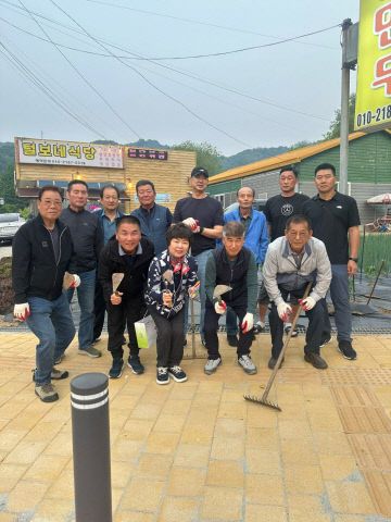 11. 생연1동 방위협의회, 잡풀 제거로 깨끗한 보행환경 조성