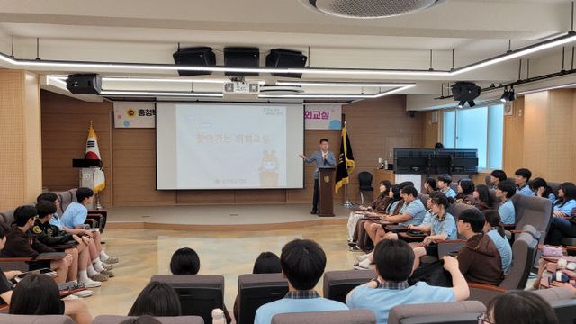 250530 이정범 의원, 충주 중산고 ‘찾아가는 의회교실’1