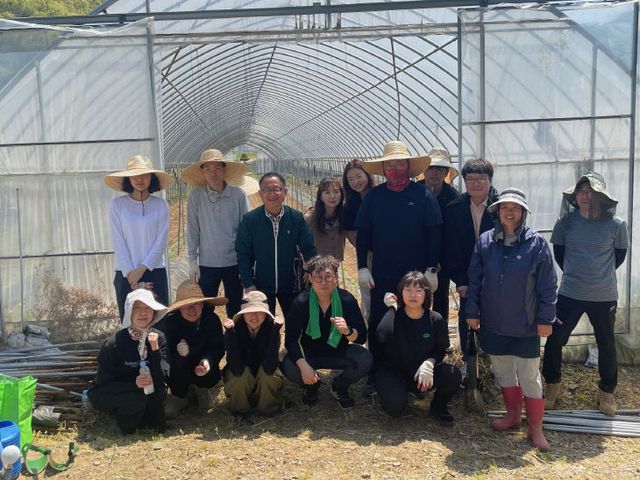 가족행복과, 고추 모종 심기 등 농촌일손 돕기 실시