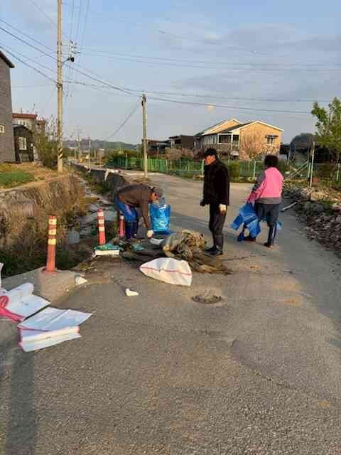 연천군 청산면 새봄맞이 마을 대청소 실시