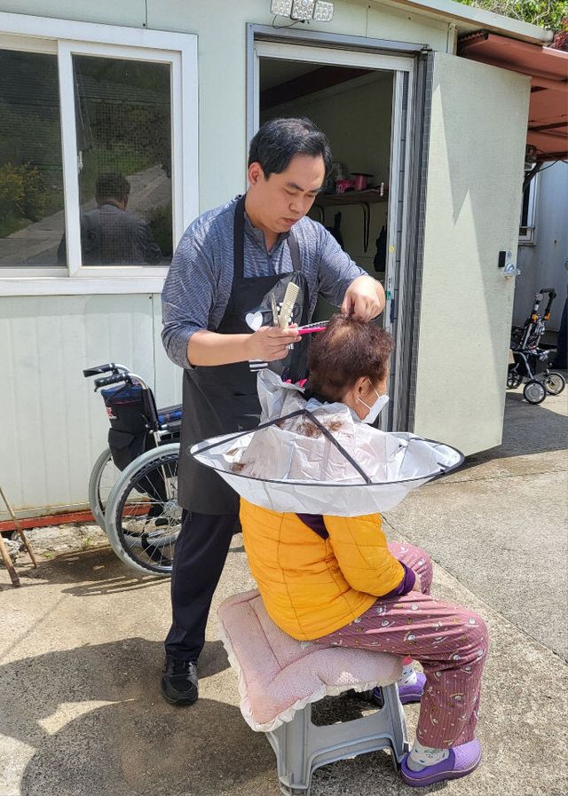 (태안군 이원면) 이미용 봉사사진2