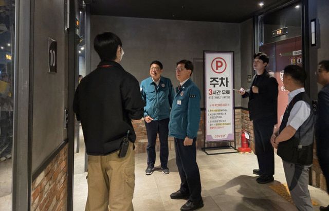 2-2.정종복 기장군수(가운데)가 정관읍 있다.