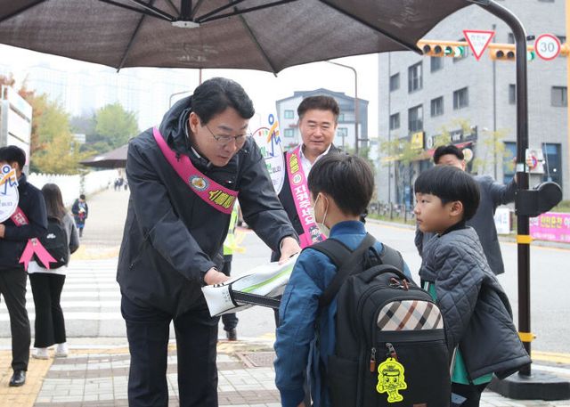 정명근 화성특례시장 동양초 어린이 안전 교통봉사