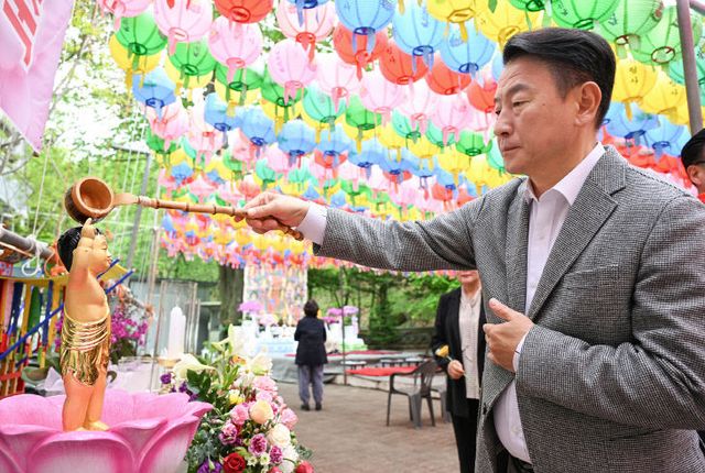 1.문화예술과 (의정부시 부처님오신날 기념 사찰 방문)1