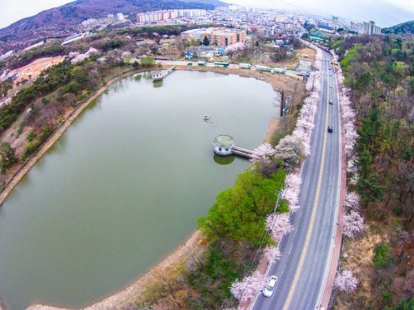 가야랜드 내 가야저수지 전경