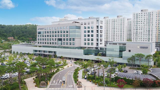 7.예산군청사 전경