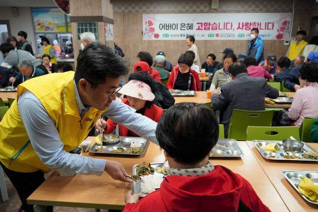 가정의 달 복지 사각지대 찾아 따듯한 동행 01