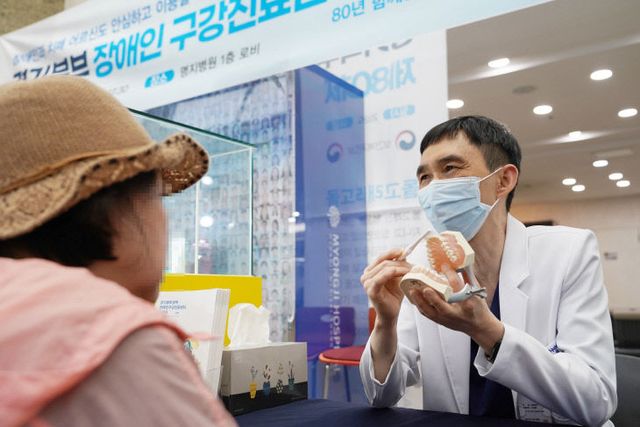 명지병원 돌고래치과 하종철 센터장 교육 사진