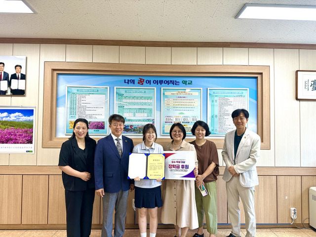 한국호텔관광고등학교에 장학금 전달 (2)