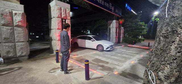 증평군 스마트 바닥 점멸등 설치 사진 2