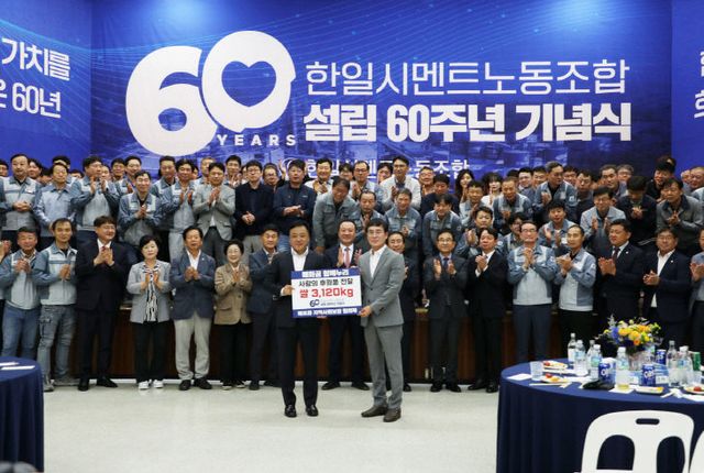 보도 9) 기탁 사진