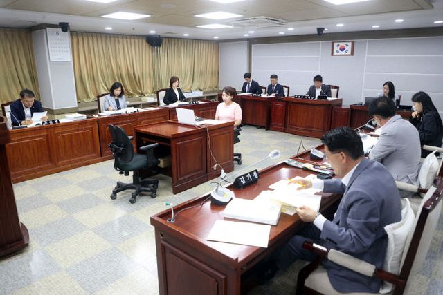 수원시의회 보건복지위원회(전경)