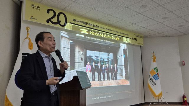 작가와의 대화-강연자 사진가 김녕만 강연장면