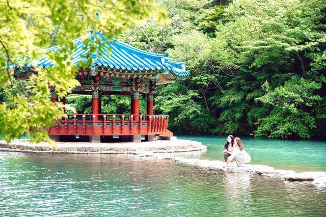 사진으로 관광객 유혹(우화정)