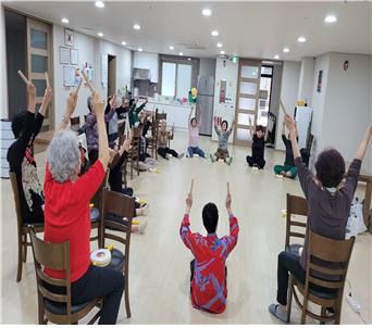 6.17 김해시 정례브리핑 보도자료(복지국)9-2.경로그램2