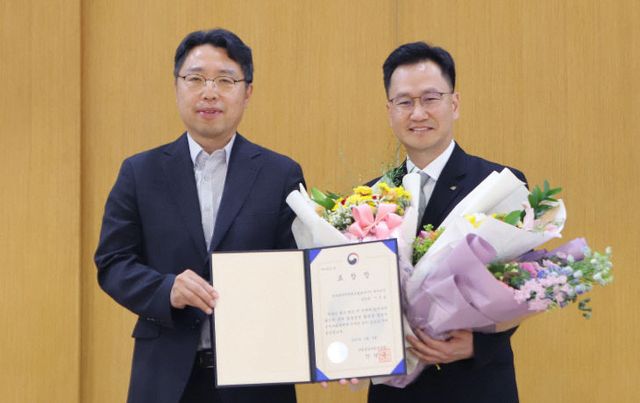 [사진자료1] 한국타이어 대전공장장 산업통상자원부 장관상