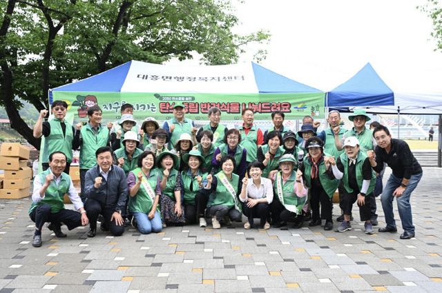 5.1인 1반려식물 나눔 행사 현장 모습