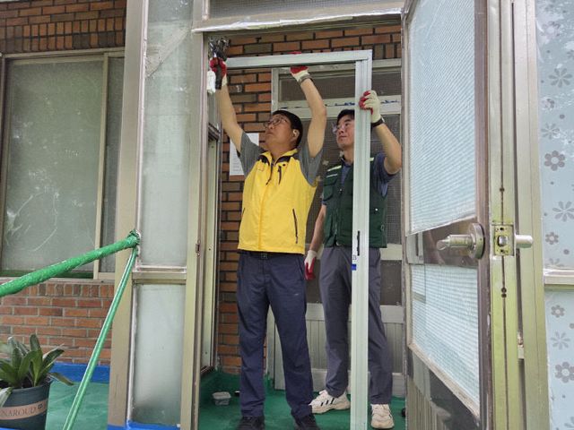 신관동 방충망 교체 (1)