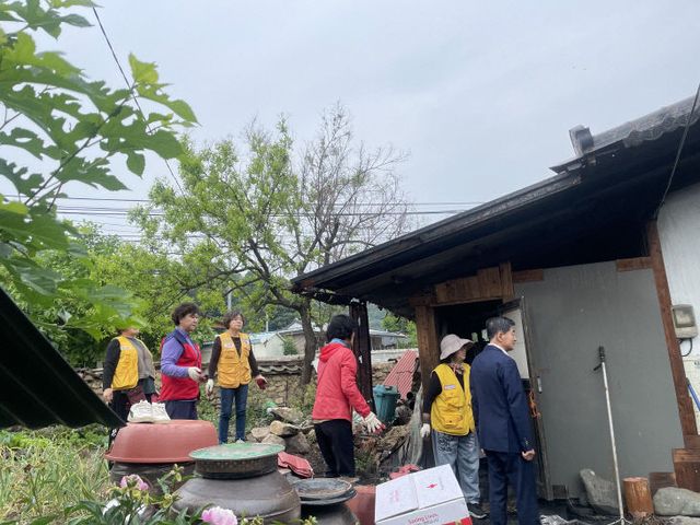 연풍면, 주택화재 피해 가구에 희망의 손길 전해 (3)