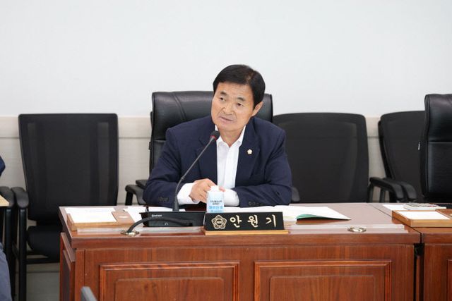 06.12(목)-20(금) 2025년도 행정사무감사 산업건설위원회 (15)