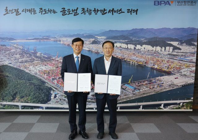 [250623_보도사진] 부산항만공사 송상근 사원장(우)