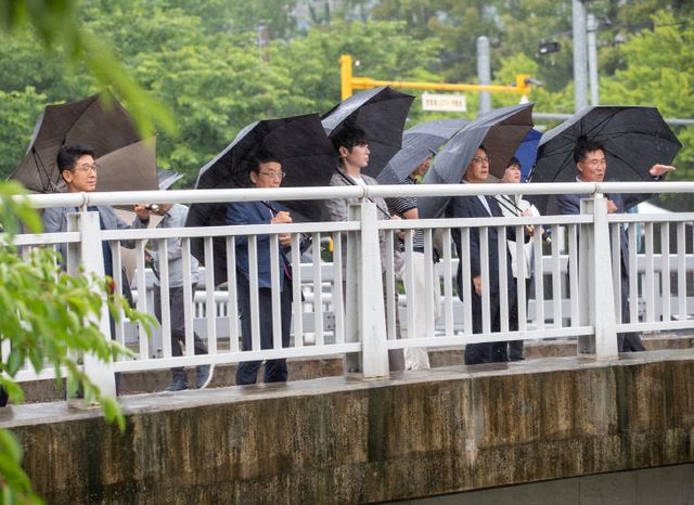 (사진2)인천시의회 건교위, 서부간선수로 현장방문