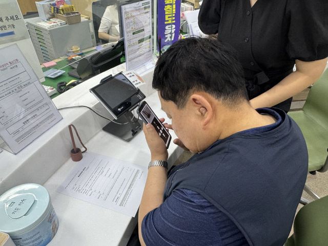6.24.보은군, 민원실에 AI 시각보조기기 도입...시각장애인 등