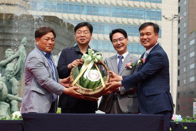 출시 기념식(2)_대상수박(박형남 수박농가)