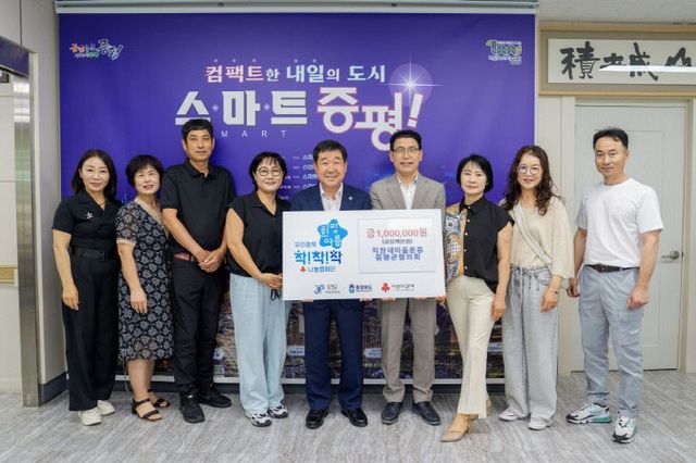 이재영 군수 오른쪽 회장 신동규)