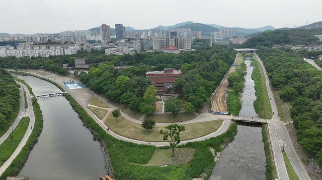 건축과-탄천과 동막천 합류 지점에 있는 성남 두물길 전경