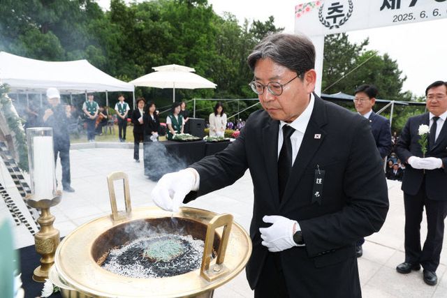 6.6(김해시, 제70회 현충일 추념식 거행)2